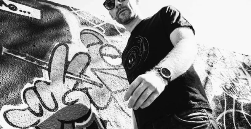 SIMON BETTERLATE, live artist